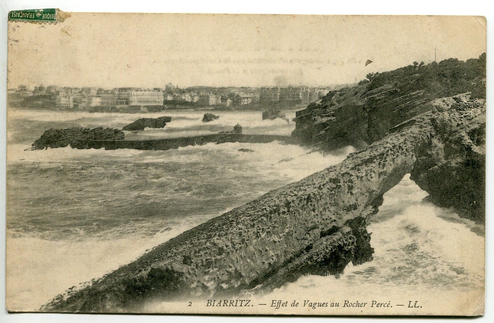 CARTE POSTALE BIARRITZ EFFET DE VAGUES AU ROCHER PERCE 121300975585