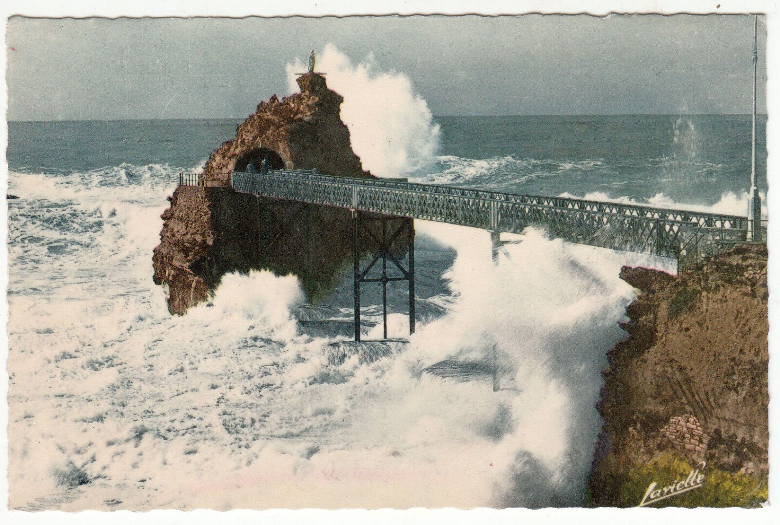 CARTE POSTALE BIARRITZ VAGUE DEQUINOXE AU ROCHER DE LA VIERGE 122368130085