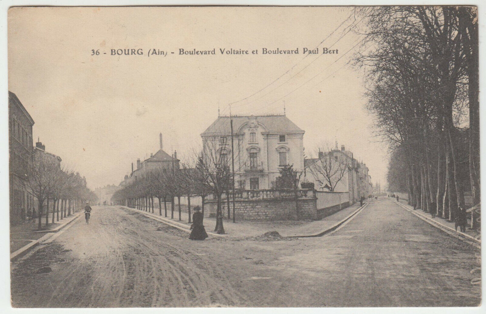 CARTE POSTALE BOURG BOULEVARD VOLTAIRE ET BOULEVARD PAUL BERT 1913 402240297225