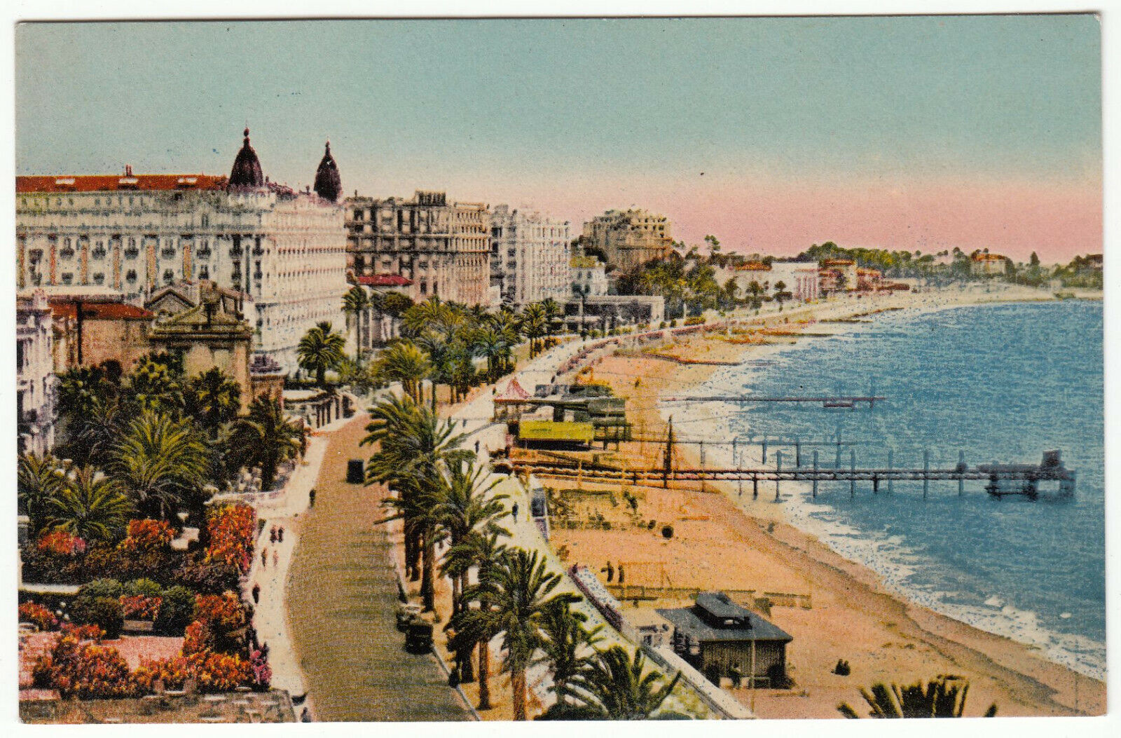 CARTE POSTALE CANNES LA PROMENADE DE LA CROISETTE ET LES GRANDS HOTELS 123970765635