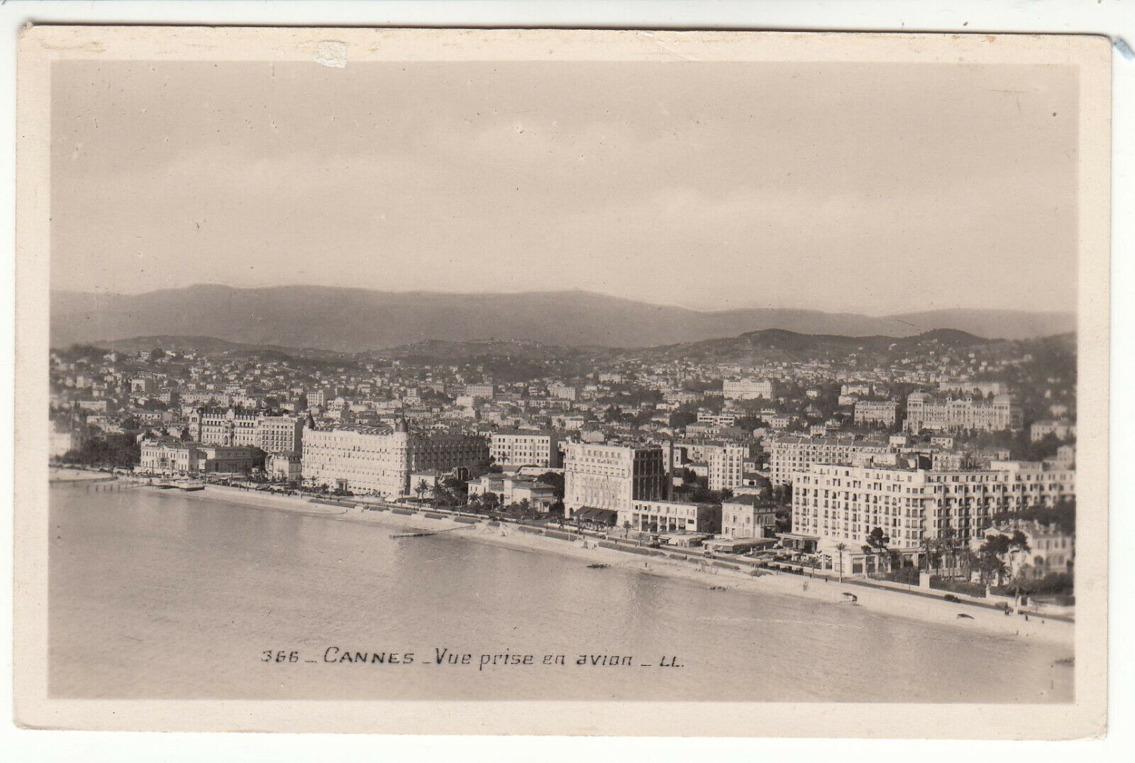 CARTE POSTALE CANNES VUE PRISE EN AVION 401883598755