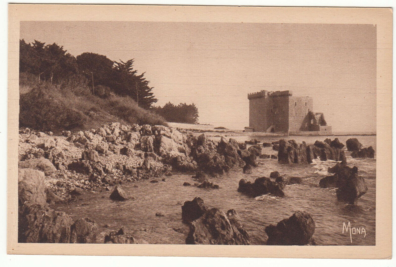 CARTE POSTALE ILE SAINT HONORAT MONASTERE FORTIFIE ET RECIFS 402003998185