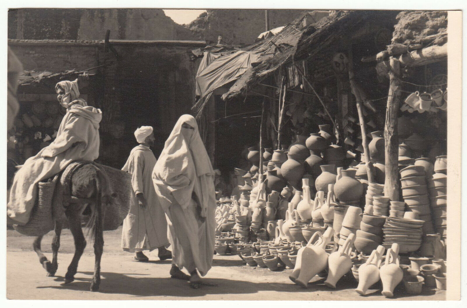 CARTE POSTALE LE MAROC ARTISTIQUE SOUKS AUX POTERIES 401956035275