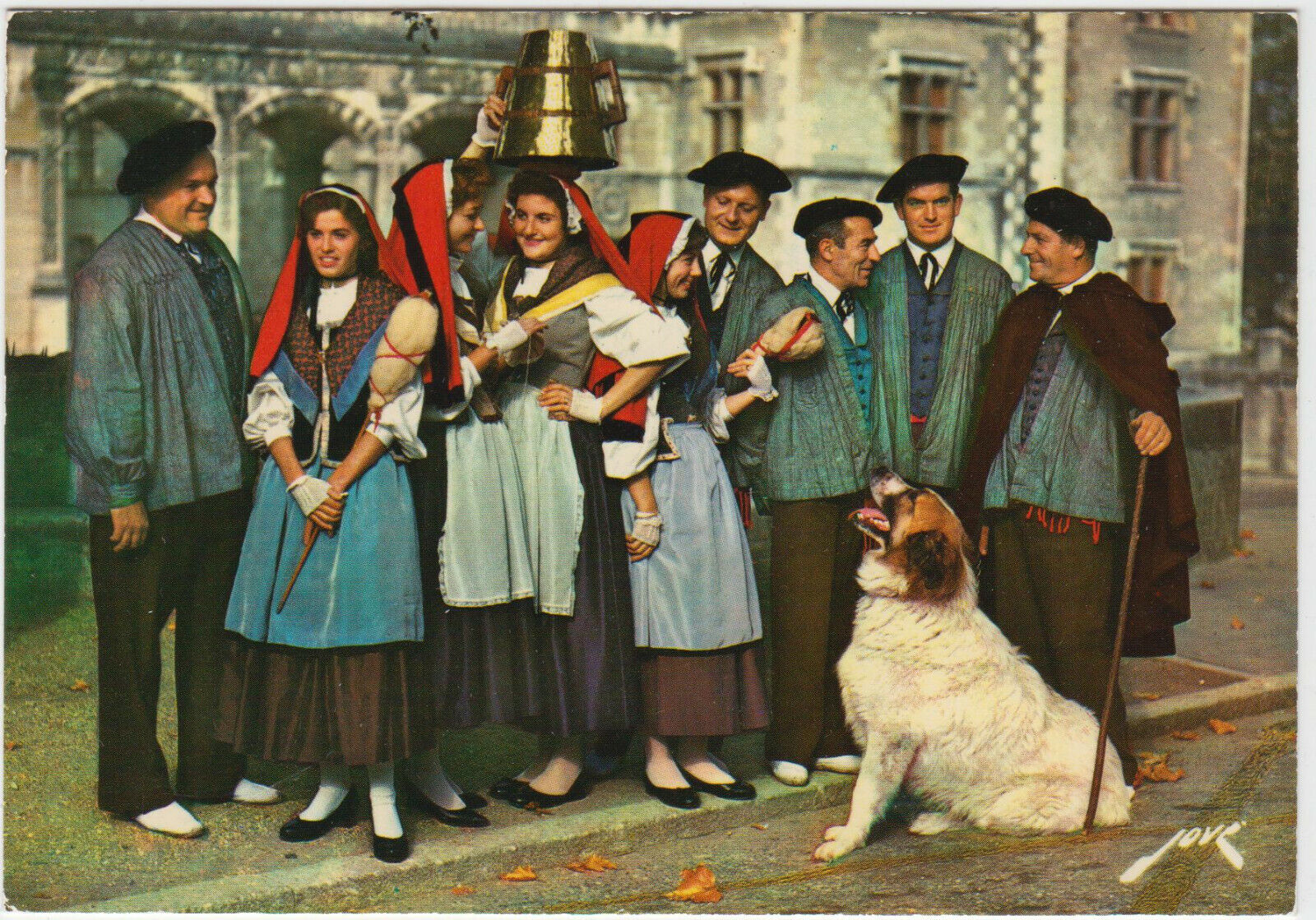 CARTE POSTALE MODERNE CHIEN DES PYRENEES GROUPE FOLKLORE 123949436435