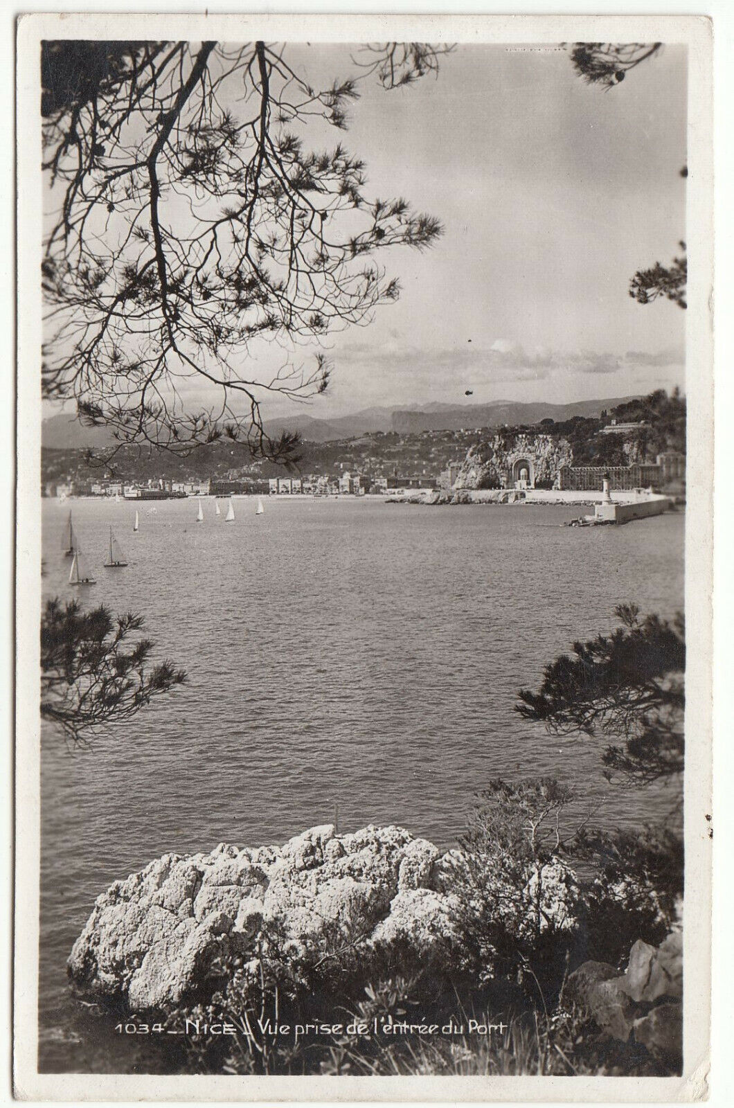 CARTE POSTALE NICE VUE PRISE DE L ENTREE DU PORT 401953741555