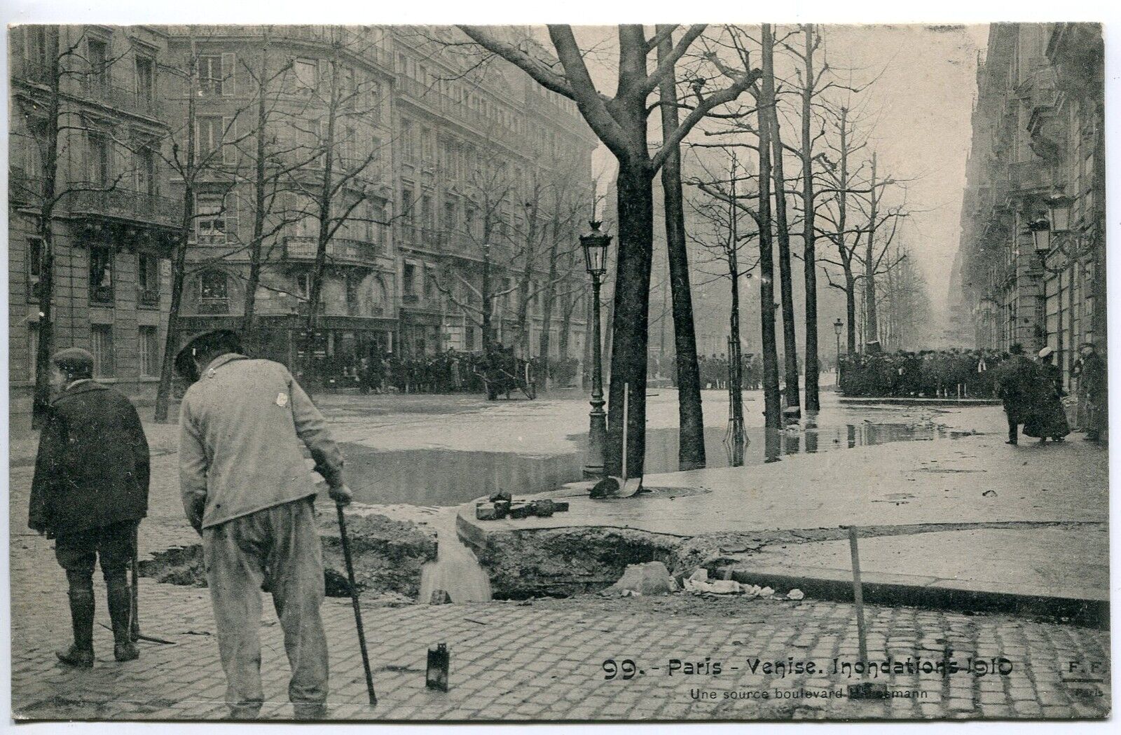 CARTE POSTALE PARIS VENISE INNONDATIONS 1910 UNE SOURCE BOULEVARD HAUSSMANN 400736711175