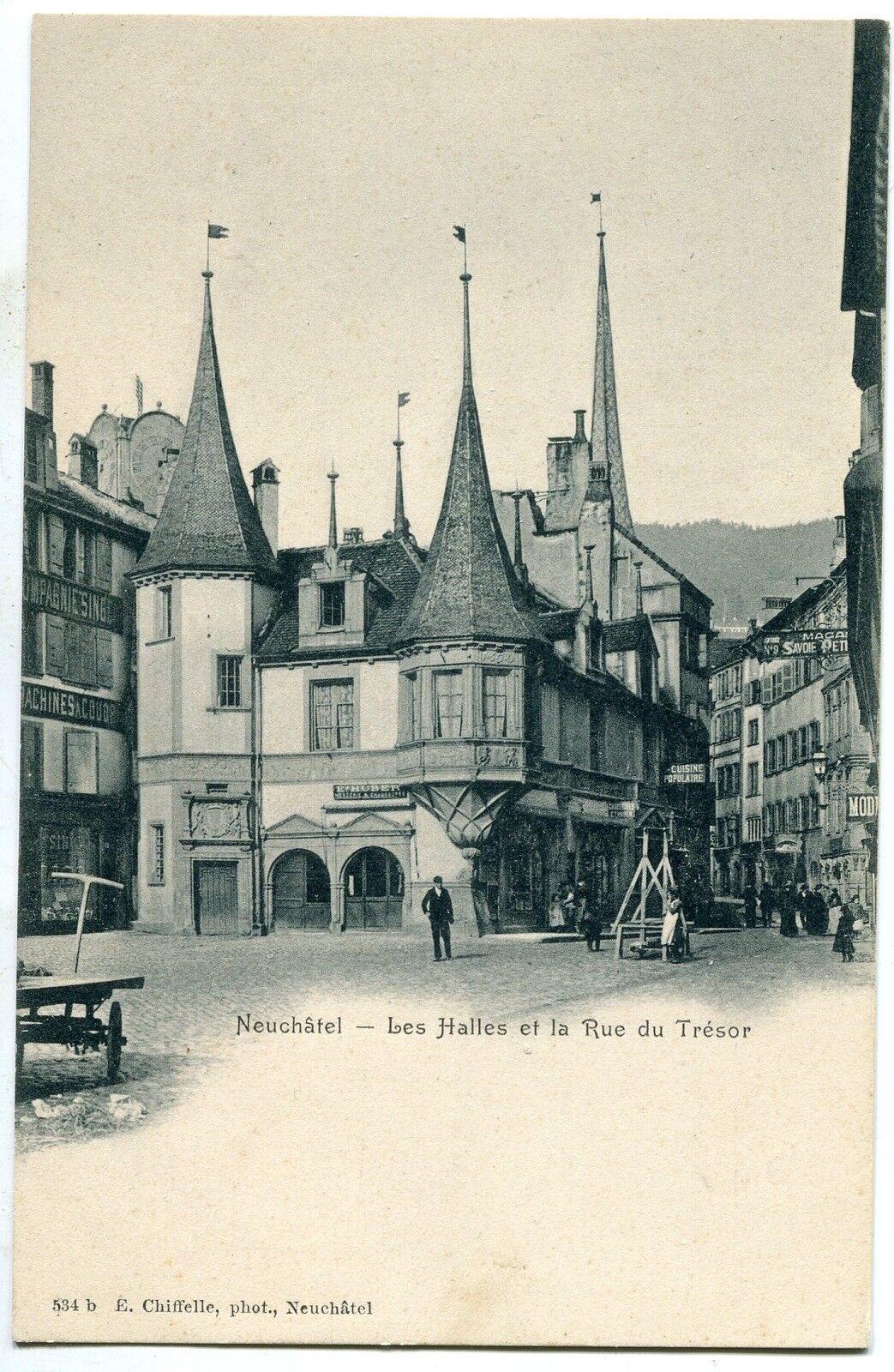 CARTE POSTALE SUISSE NEUCHATEL LES HALLES ET LA RUE DU TRESOR 400665141275