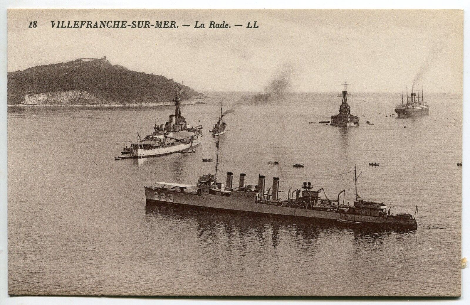 CARTE POSTALE VILLEFRANCHE SUR MER LA RADE BATEAU MILITAIRE 121247892735