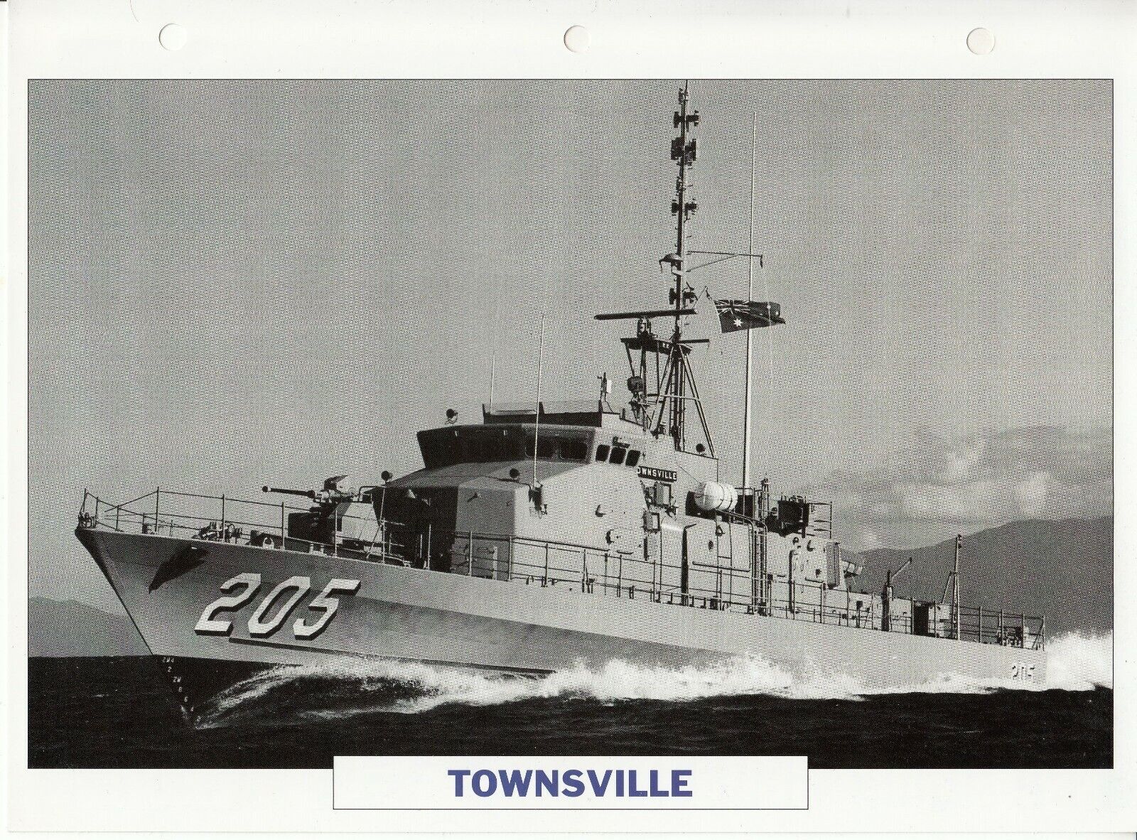 PHOTO BATEAU MILITAIRE PATROUILLEUR TOWNSVILLE AUSTRALIE 1981 401766674475