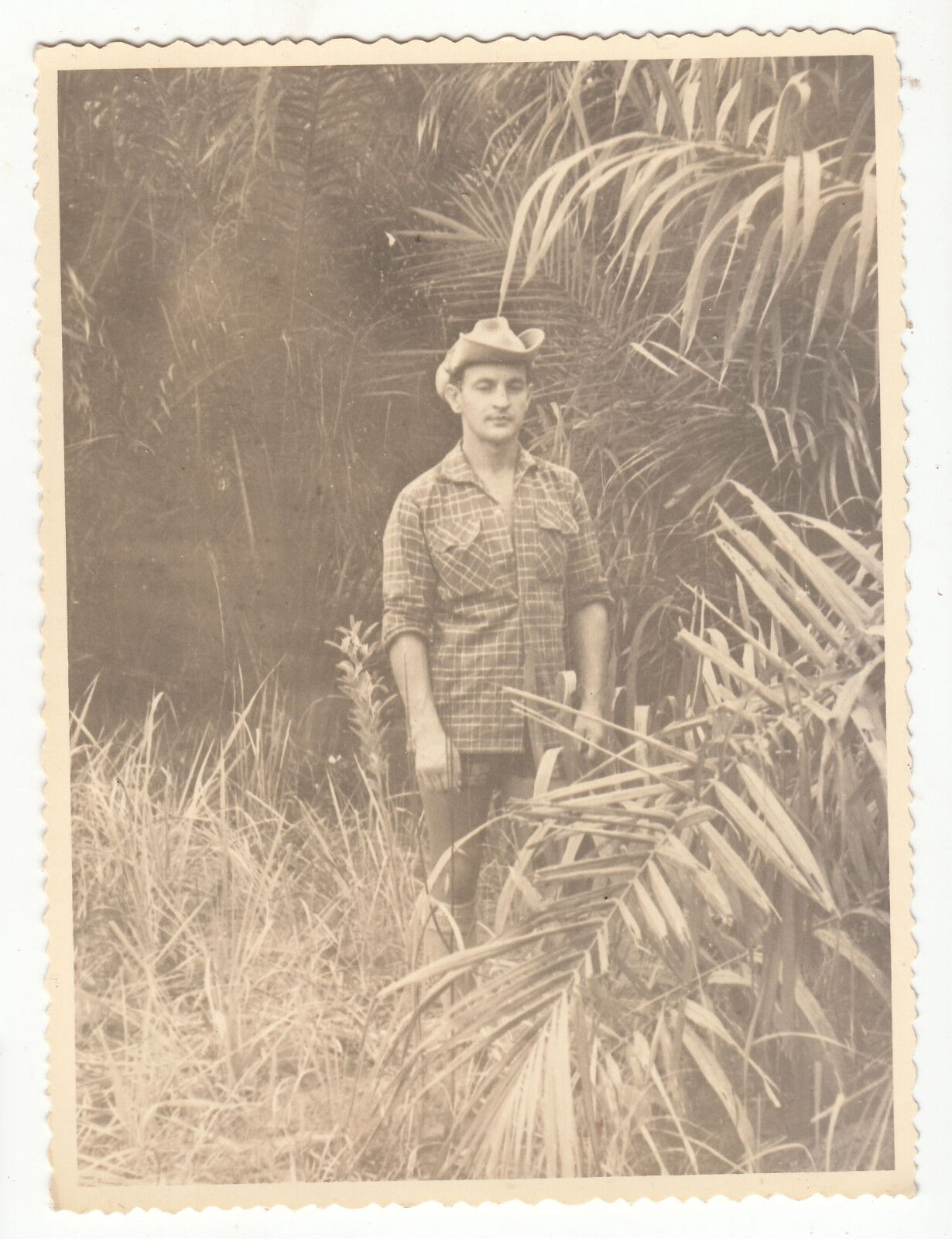 PHOTO MILITAIRE AFRIQUE BOUAKE FEVRIER 1962 AU MILIEU DES PALMIERS 122187643945