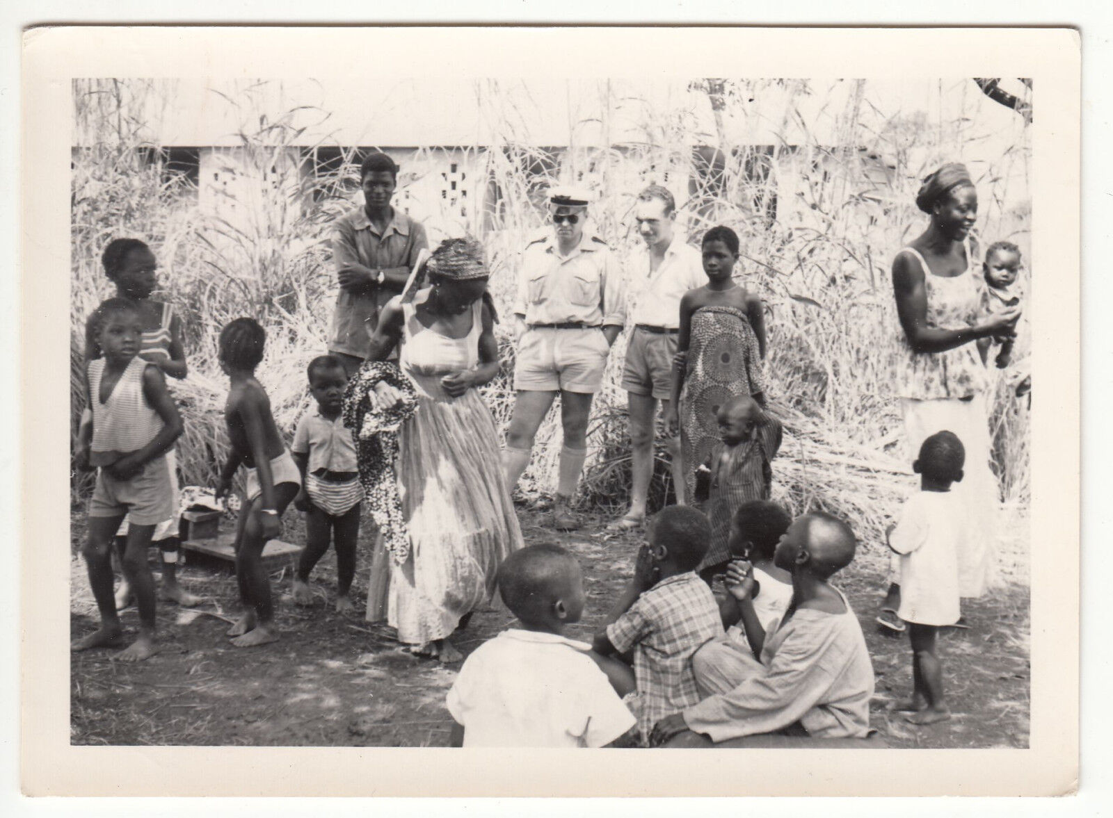 PHOTO MILITAIRE NOVEMBRE 1961 AFRIQUE BOUAKE DANSE LA FETE AU VILLAGE 122182272035