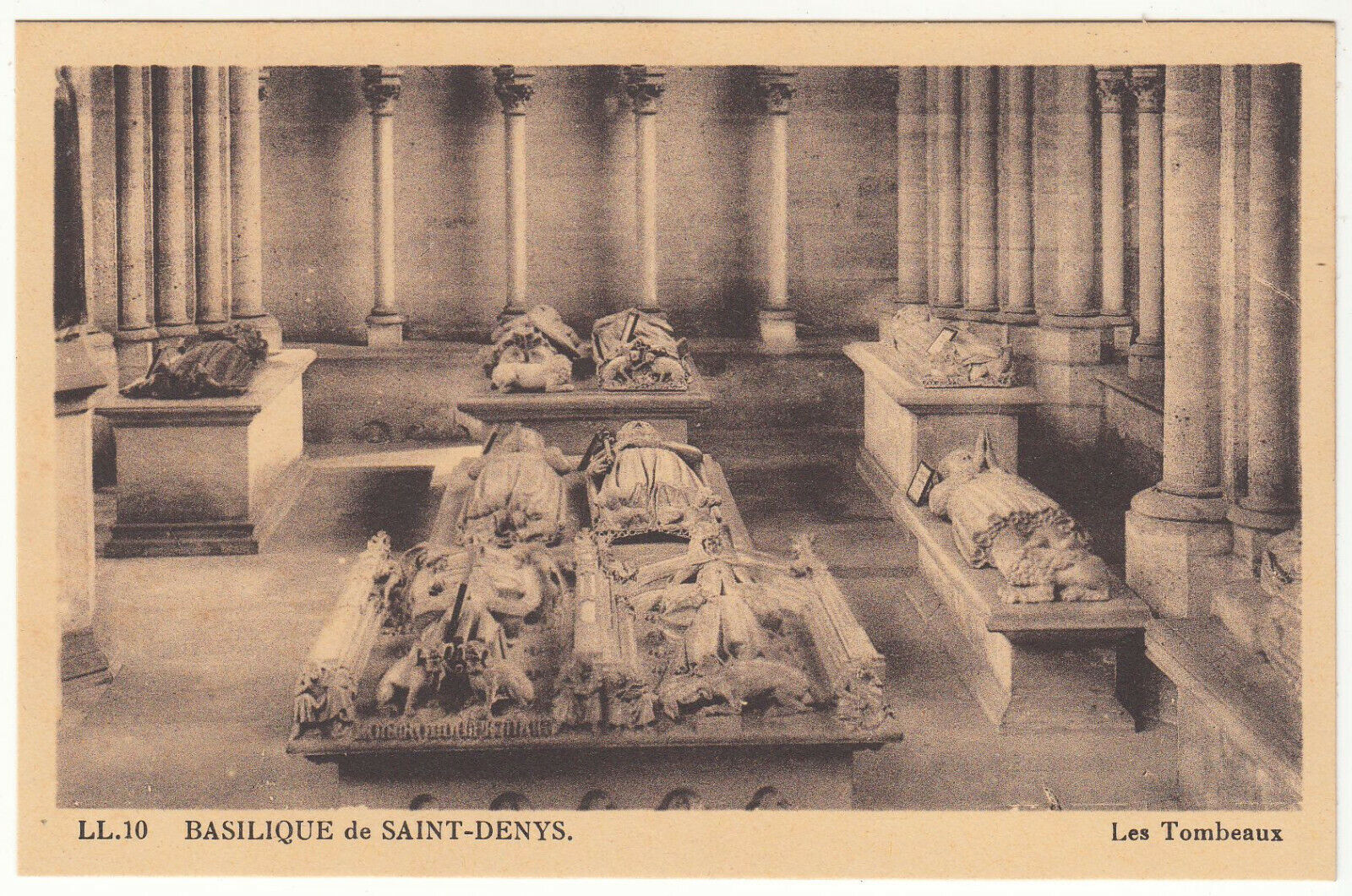 CARTE POSTALE BASILIQUE SAINT DENYS LES TOMBEAUX 401999207706