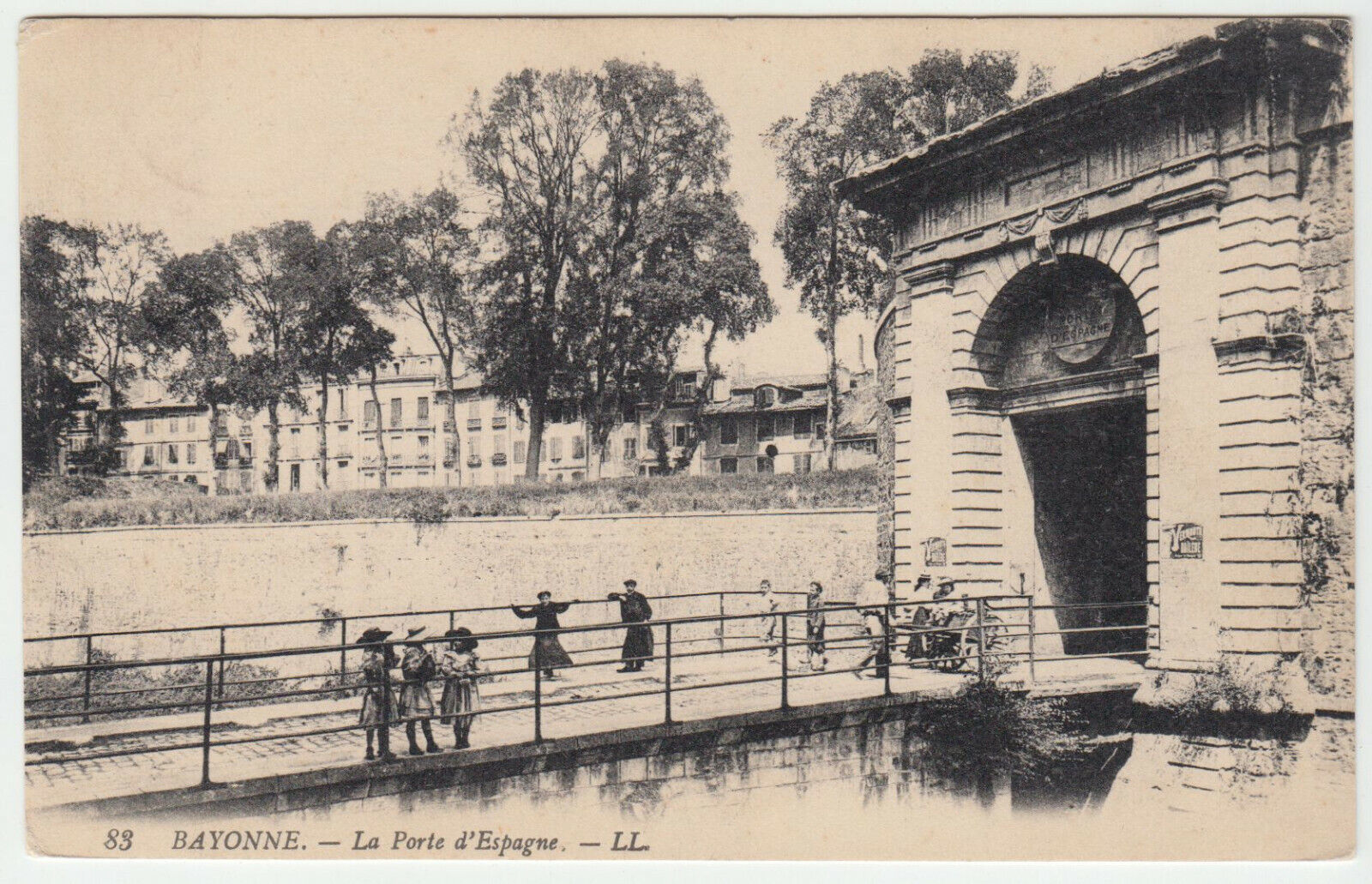 CARTE POSTALE BAYONNE LA PORTE D ESPAGNE 402105959666