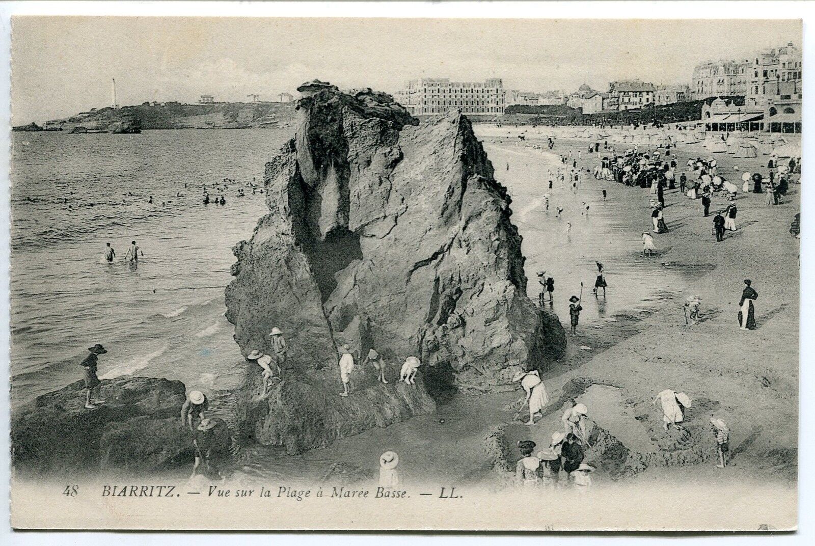 CARTE POSTALE BIARRITZ VUE SUR LA PLAGE A MAREE BASSE 121300975586