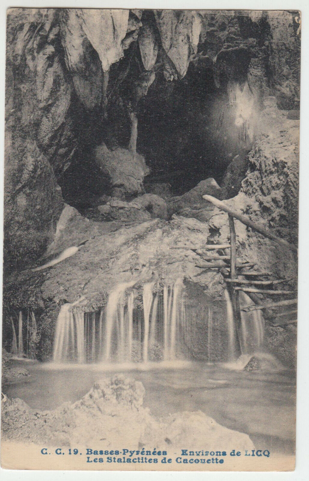 CARTE POSTALE ENVIRON DE LICQ LES STALACTITES DE CACOUETTE 402109057086