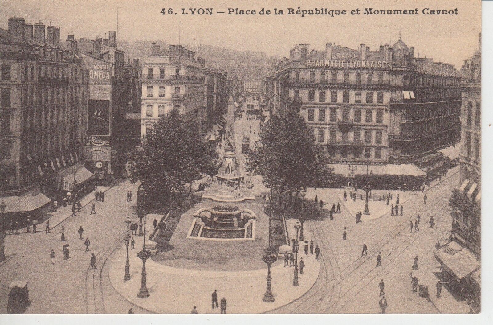 CARTE POSTALE LYON PLACE DE LA REPUBLIQUE ET MONUMENT CARNOT 121488140436