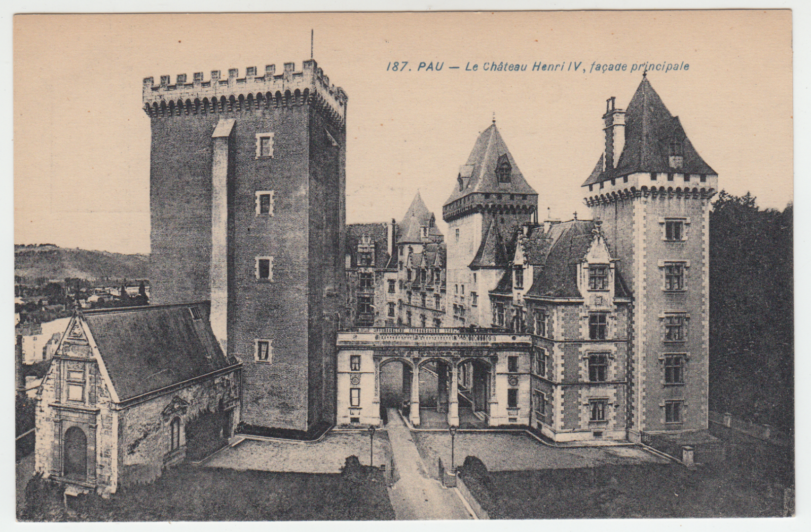 CARTE POSTALE PAU LE CHATEAU HENRI IV FACADE PRINCIPALE 402763400816