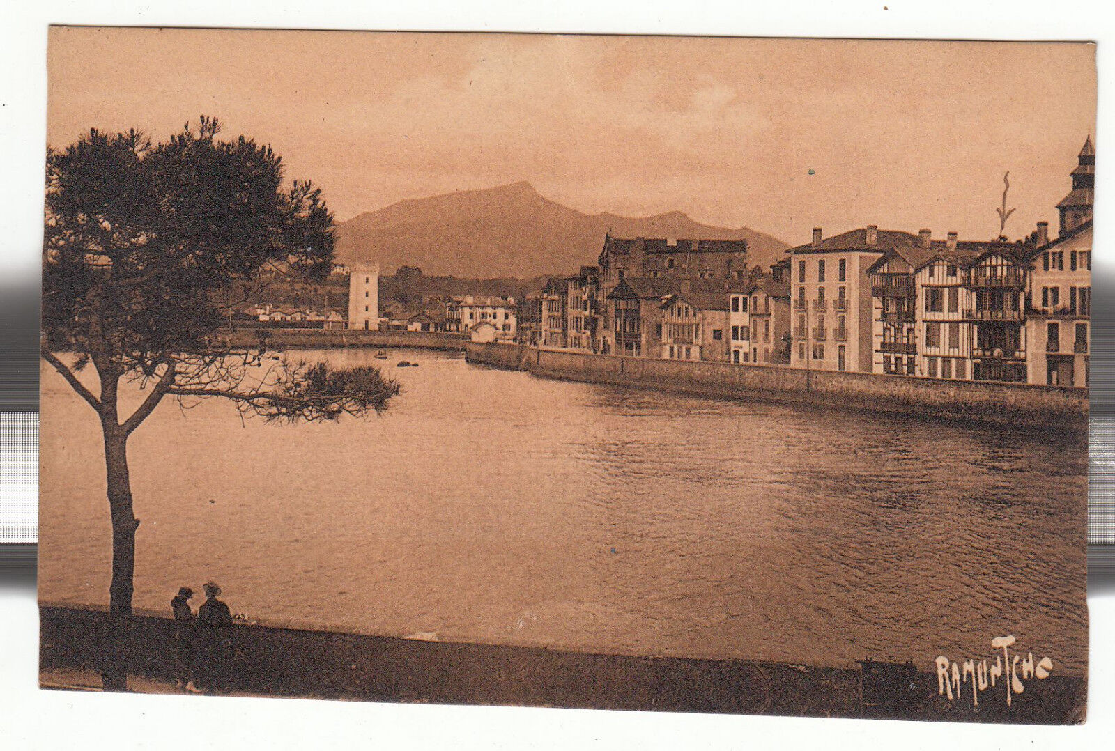 CARTE POSTALE SAINT JEAN DE LUZ VUE DE LA DIGUE 401279262406