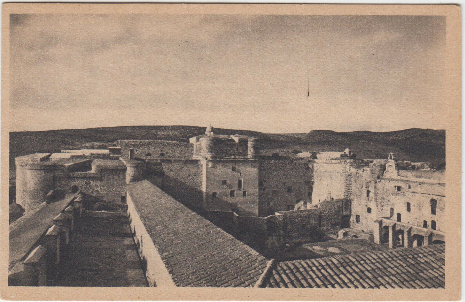 CARTE POSTALE SALSES LE FORT VUE GENERALE DE LA COUR 401914618016