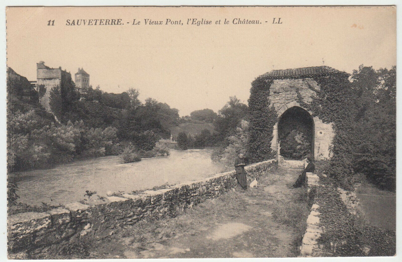 CARTE POSTALE SAUVETERRE LE VIEUX PONT L EGLISE ET LE CHATEAU 124121788786