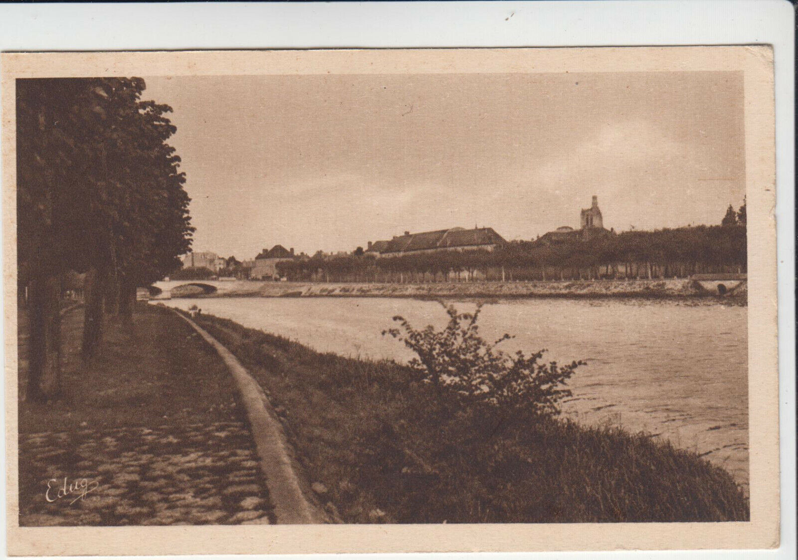 CARTE POSTALE SENS LES BORDS DE L YONNE 123940317756