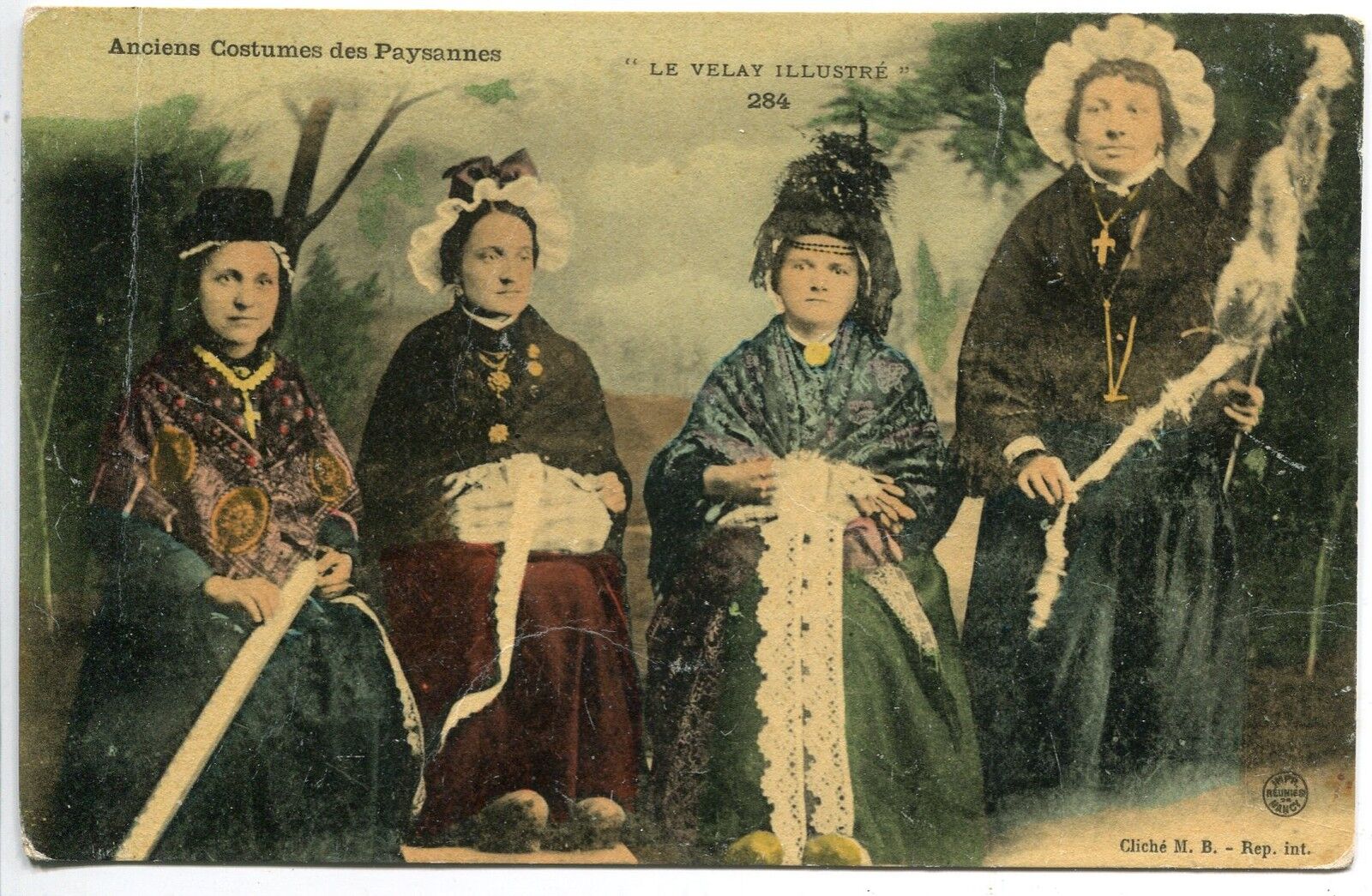 CARTE POSTALE ANCIENS COSTUMES DES PAYSANNES LE VELAY ILLUSTRE 400785648267