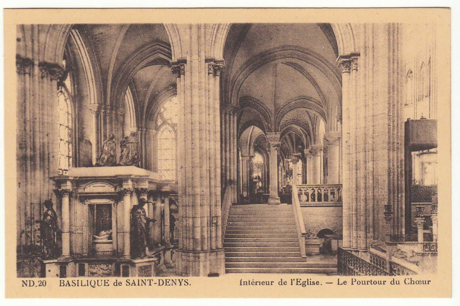 CARTE POSTALE BASILIQUE SAINT DENYS INTERIEUR DE L EGLISE LE POURTOUR DU CHOEUR 124012257947