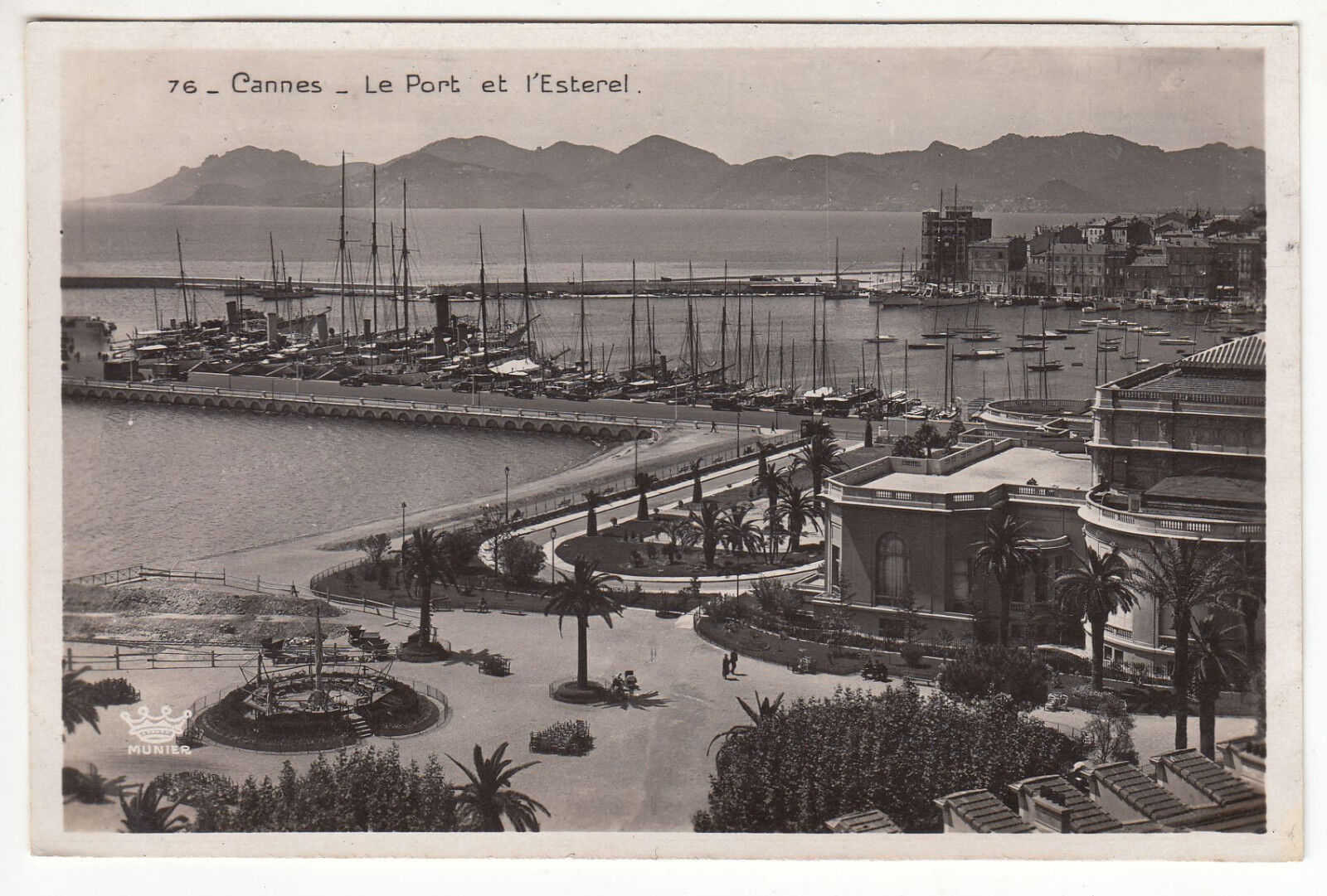 CARTE POSTALE CANNES LE PORT ET L ESTEREL 122209488017