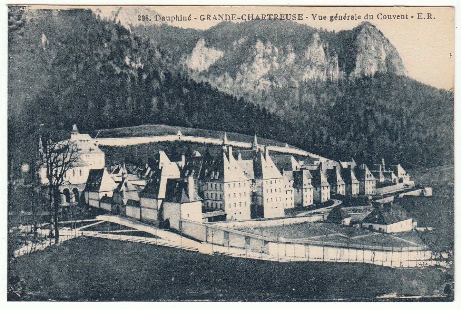 CARTE POSTALE DAUPHINE LA GRANDE CHARTREUSE VUE GENERALE DU COUVENT 402003998187