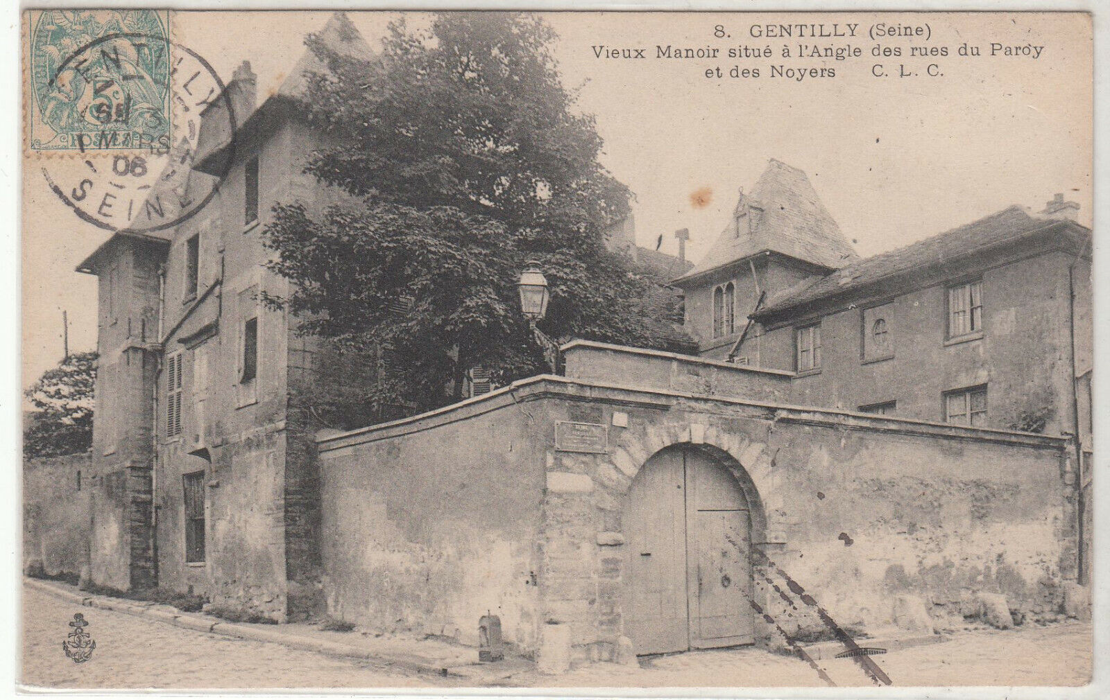 CARTE POSTALE GENTILLY VIEUX MANOIR SITUE A L ANGLE DES RUES PAROY ET LES NOYERS 401934522107