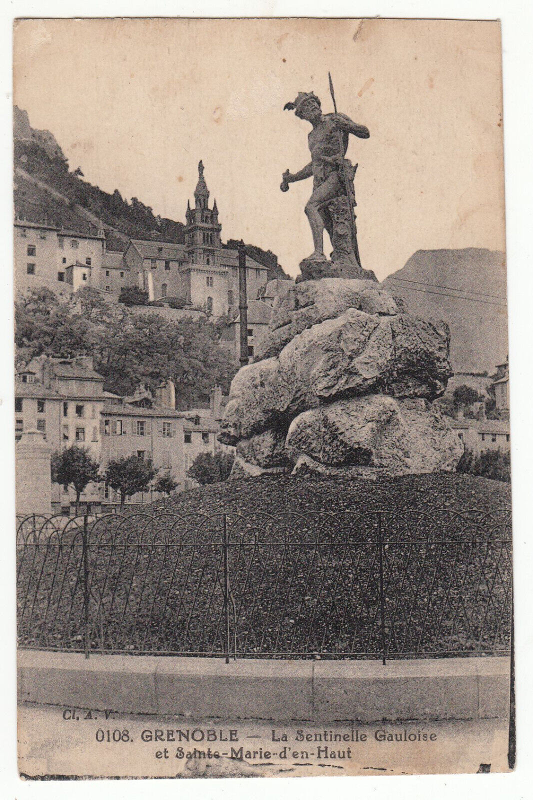 CARTE POSTALE GRENOBLE LA SENTINELLE GAULOISE ET SAINTE MARIE D EN HAUT 401221040917