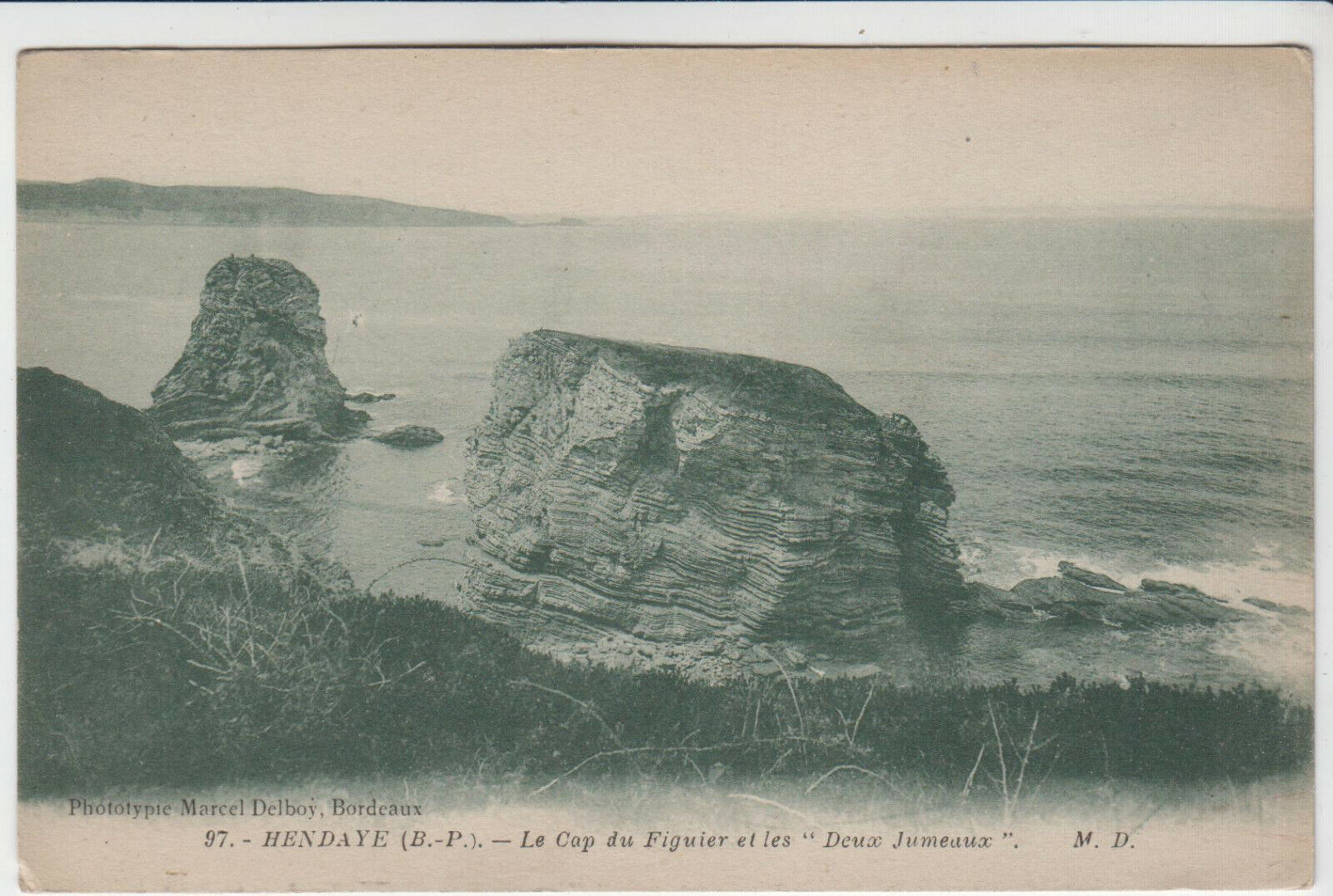 CARTE POSTALE HENDAYE LE CAP DU FIGUIER ET LES DEUX JUMEAUX 401917956707