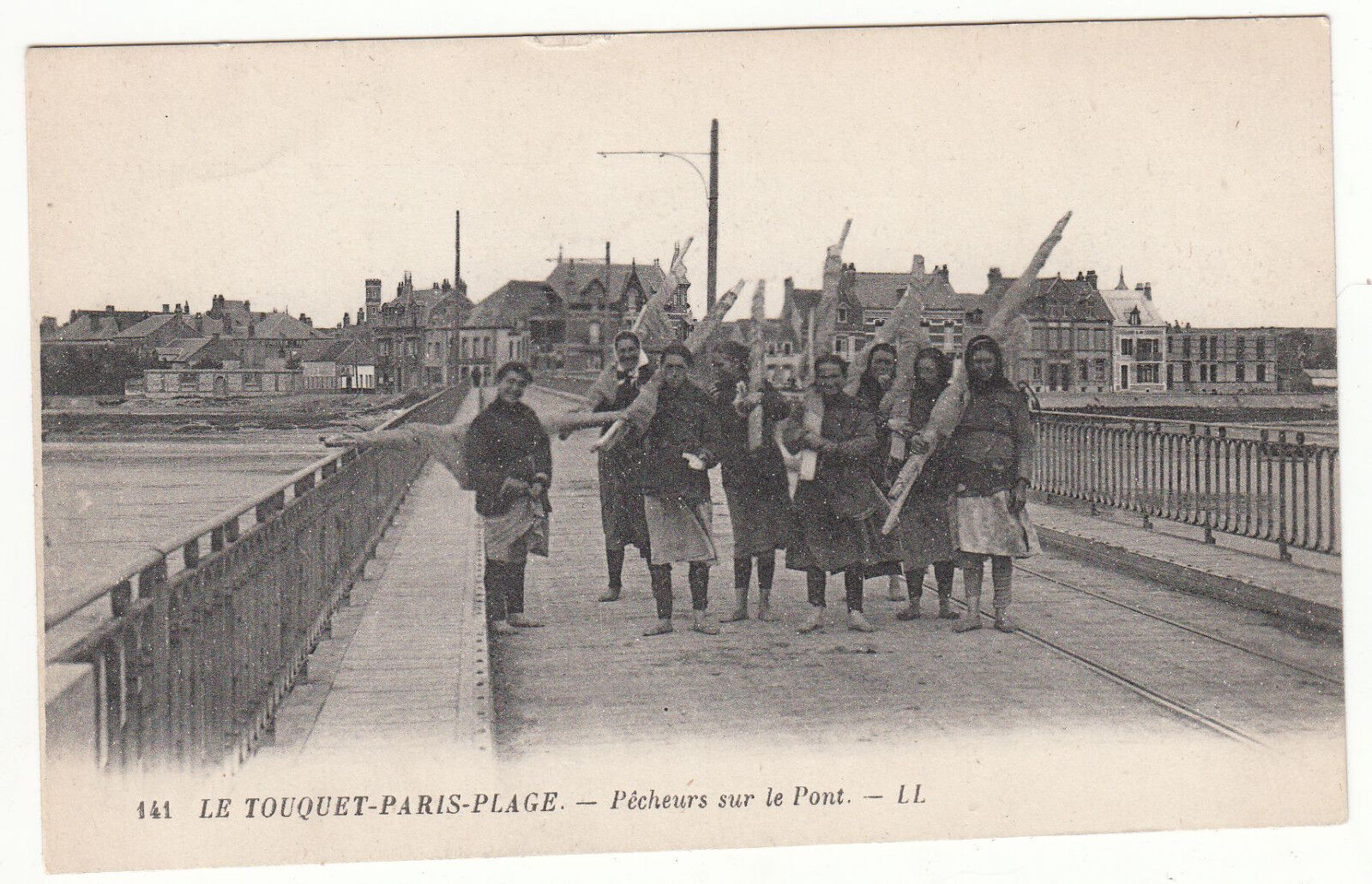 CARTE POSTALE LE TOUQUET PARIS PLAGE PECHEURS SUR LE PONT 401471964087