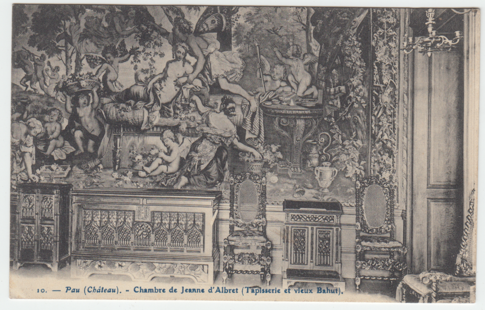 CARTE POSTALE PAU CHATEAU CHAMBRE DE JEANNE D ALBRET TAPISSERIE ET VIEUX BAHUT 402759181557