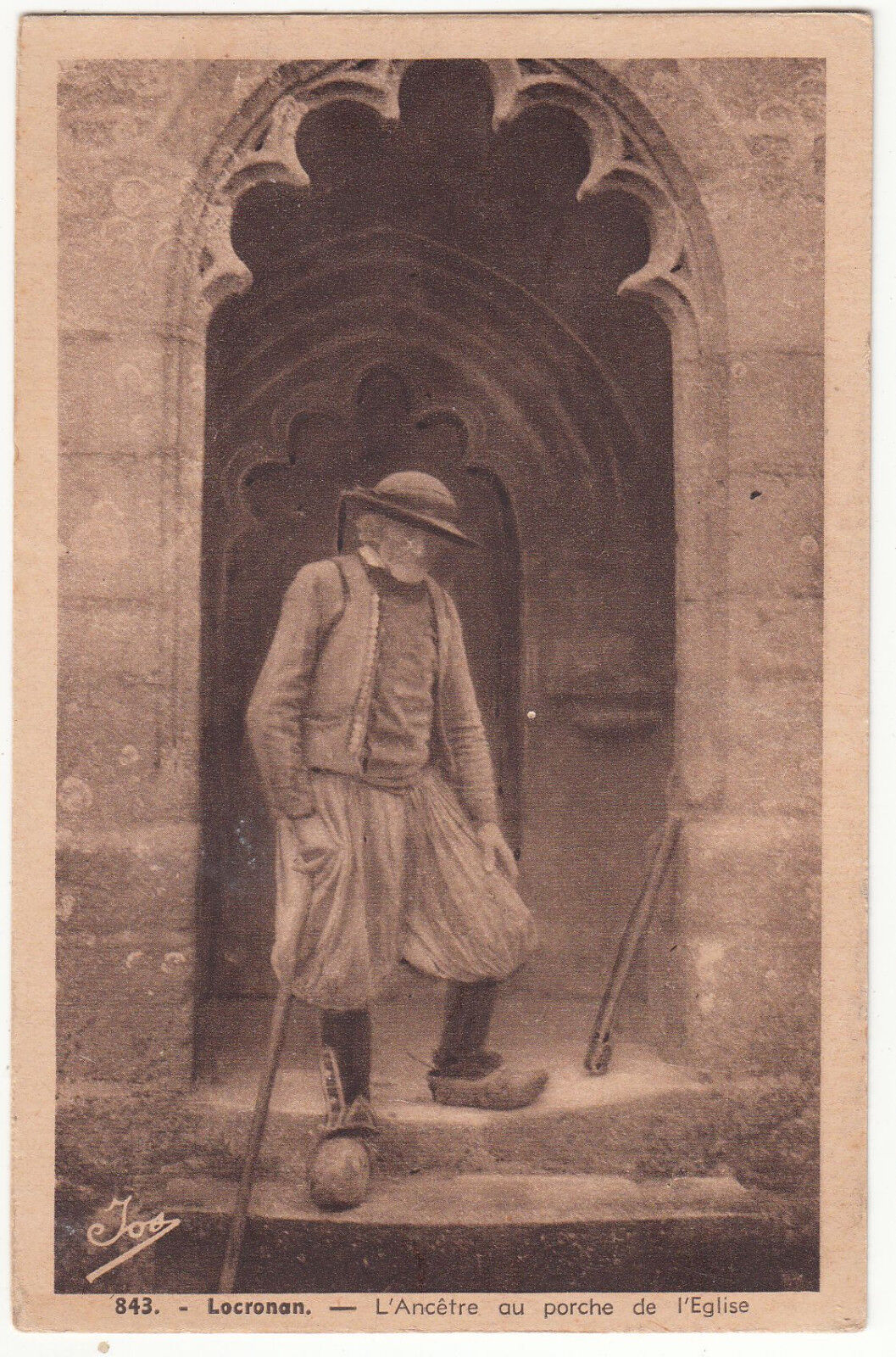 CARTE POSTALE PHOTO LOCRONAN L ANCETRE AU PORCHE DE L EGLISE 122199513947