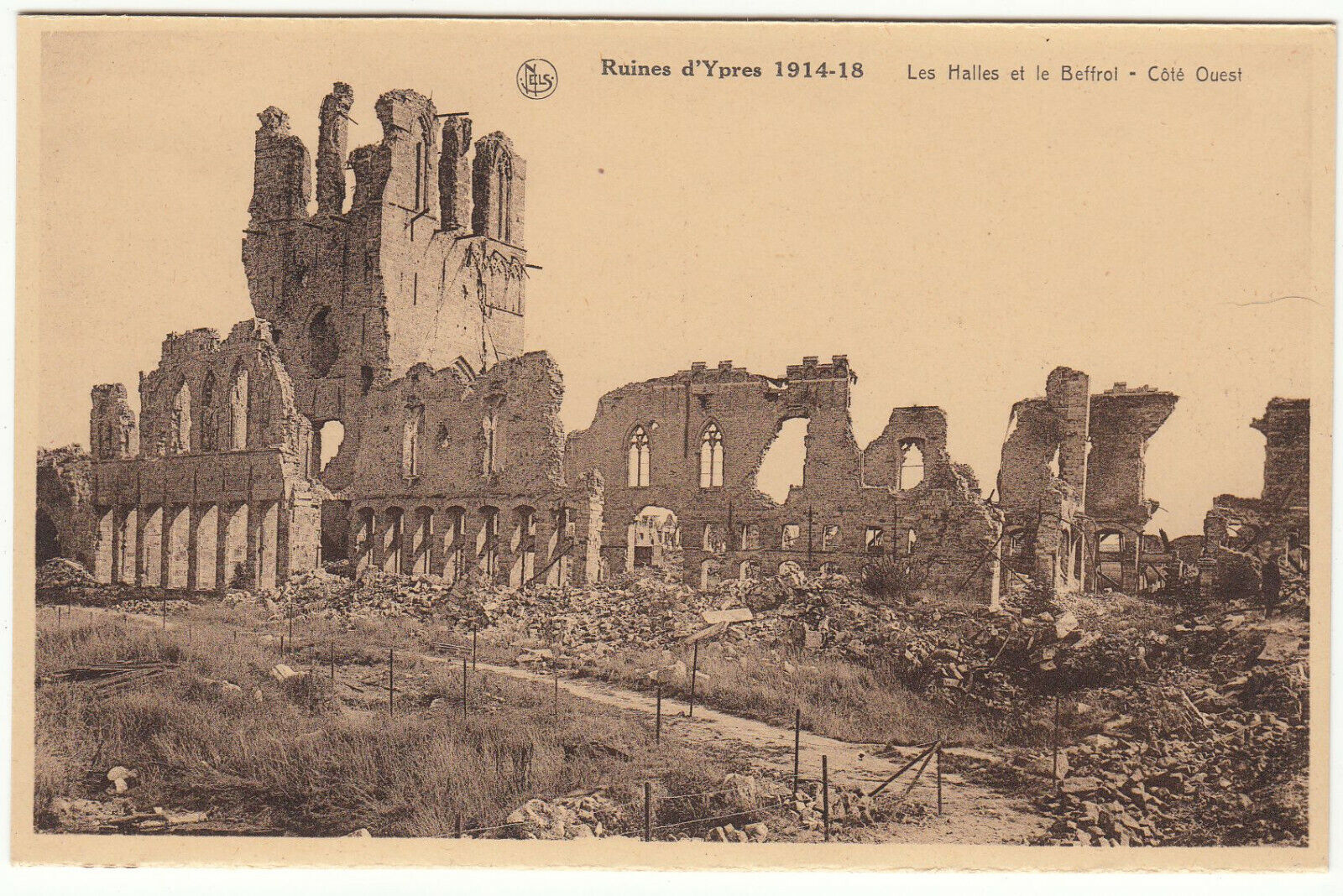 CARTE POSTALE RUINES D YPRES 14 18 LES HALLES ET LE BEFFROI COTE OUEST 401998811487