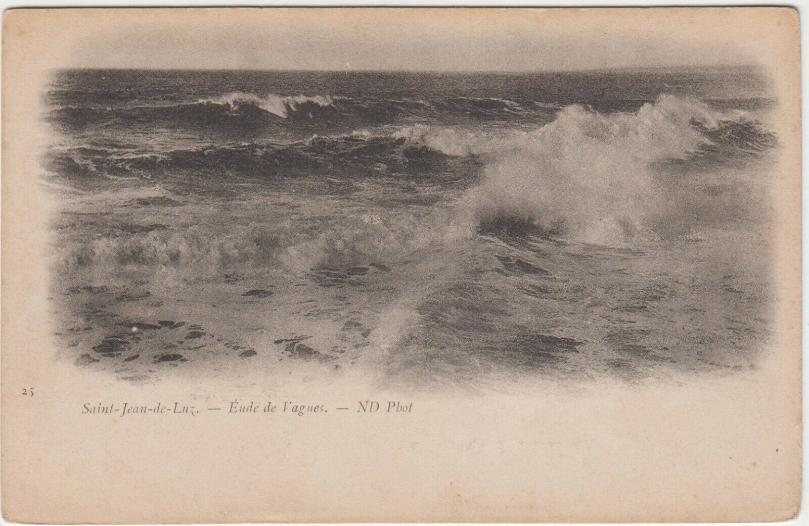 CARTE POSTALE SAINT JEAN DE LUZ ETUDE DE VAGUES 401901883647