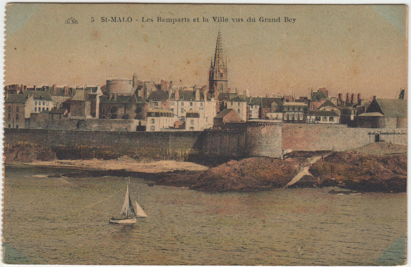 CARTE POSTALE SAINT MALO LES REMPARTS ET LA VILLE VUS DU GRAND BEY 401914638407