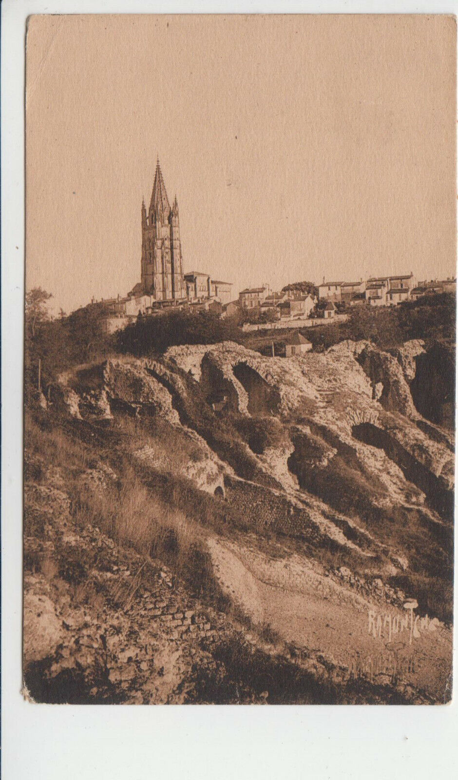 CARTE POSTALE SAINTES ARENES GALLO ROMAINES ET EGLISE SAINT EUTROPE 123925913037