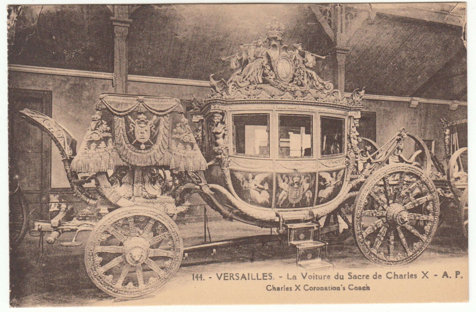 CARTE POSTALE VERSAILLE LA VOITURE DU SACRE DE CHARLES X 402016749927