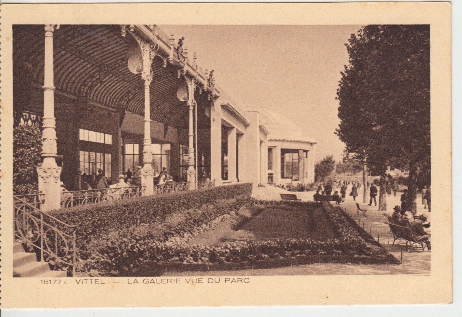 CARTE POSTALE VITTEL LA GALERIE VUE DU PARC 400806801967