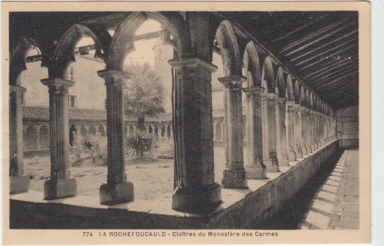 CARTE POSTALE la rochefoucauld cloitre du monastere des carmes 401923275227