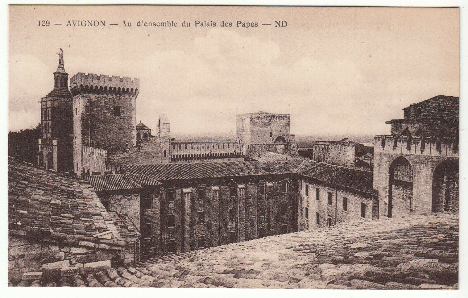 CARTE POSTALE AVIGNON VU D ENSEMBLE DU PALAIS DES PAPES 402001743778