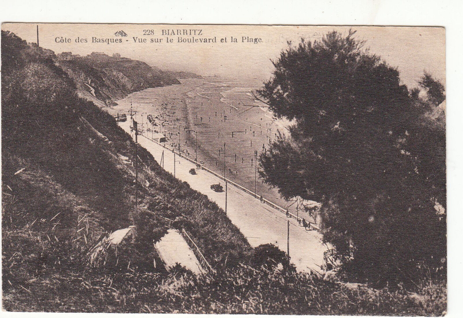 CARTE POSTALE BIARRITZ COTE BASQUE VUE SUR LE BOULEVARD ET LA PLAGE 122373892538