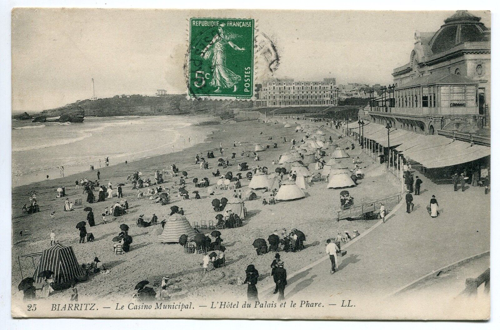 CARTE POSTALE BIARRITZ LE CASINO MUNICIPAL HOTEL ET PALAIS ET LE PHARE 121300975588