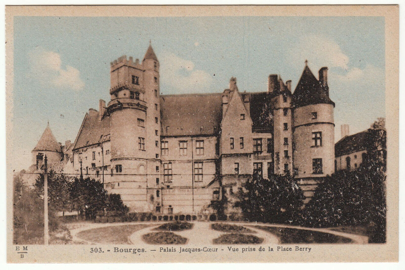 CARTE POSTALE BOURGES PALAIS JACQUES COEUR VUE PRISE DE LA PLACE BERRY 124015606608