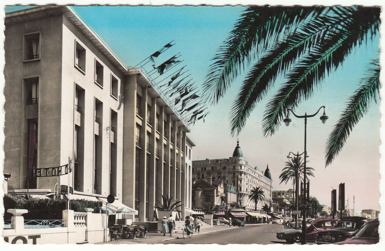 CARTE POSTALE CANNES LA CROISETTE LE PALAIS ET LE FESTIVALS 123970766808