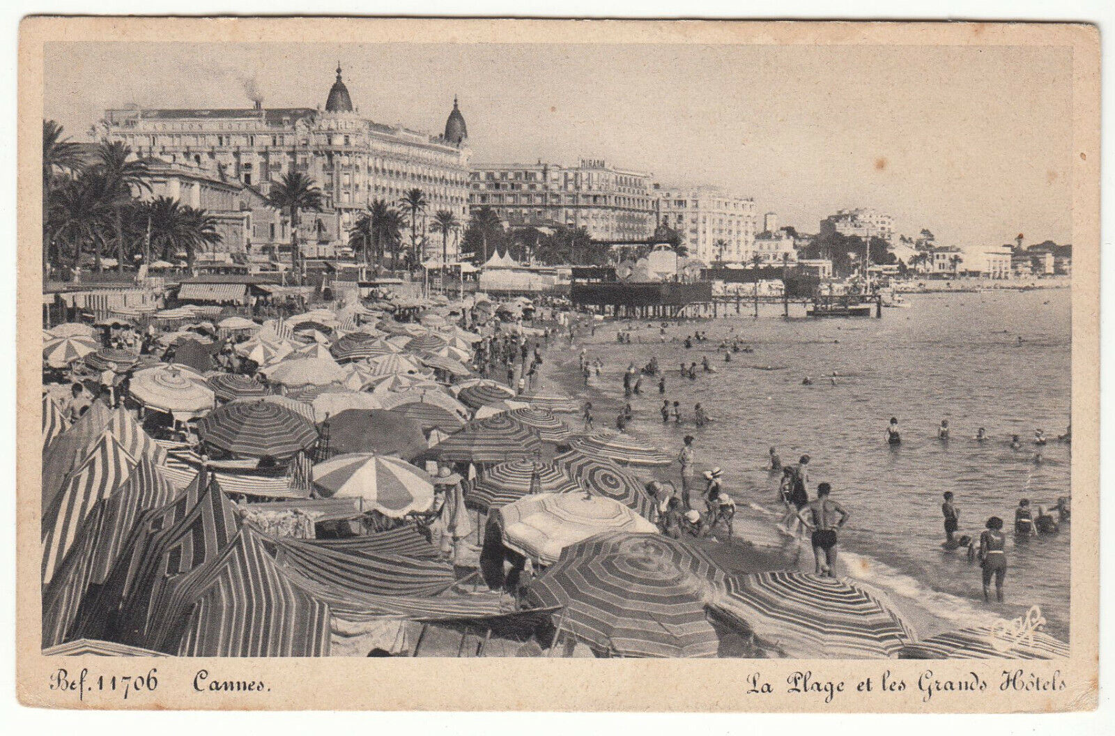 CARTE POSTALE CANNES LA PLAGE ET LES GRANDS HOTELS 401953849548