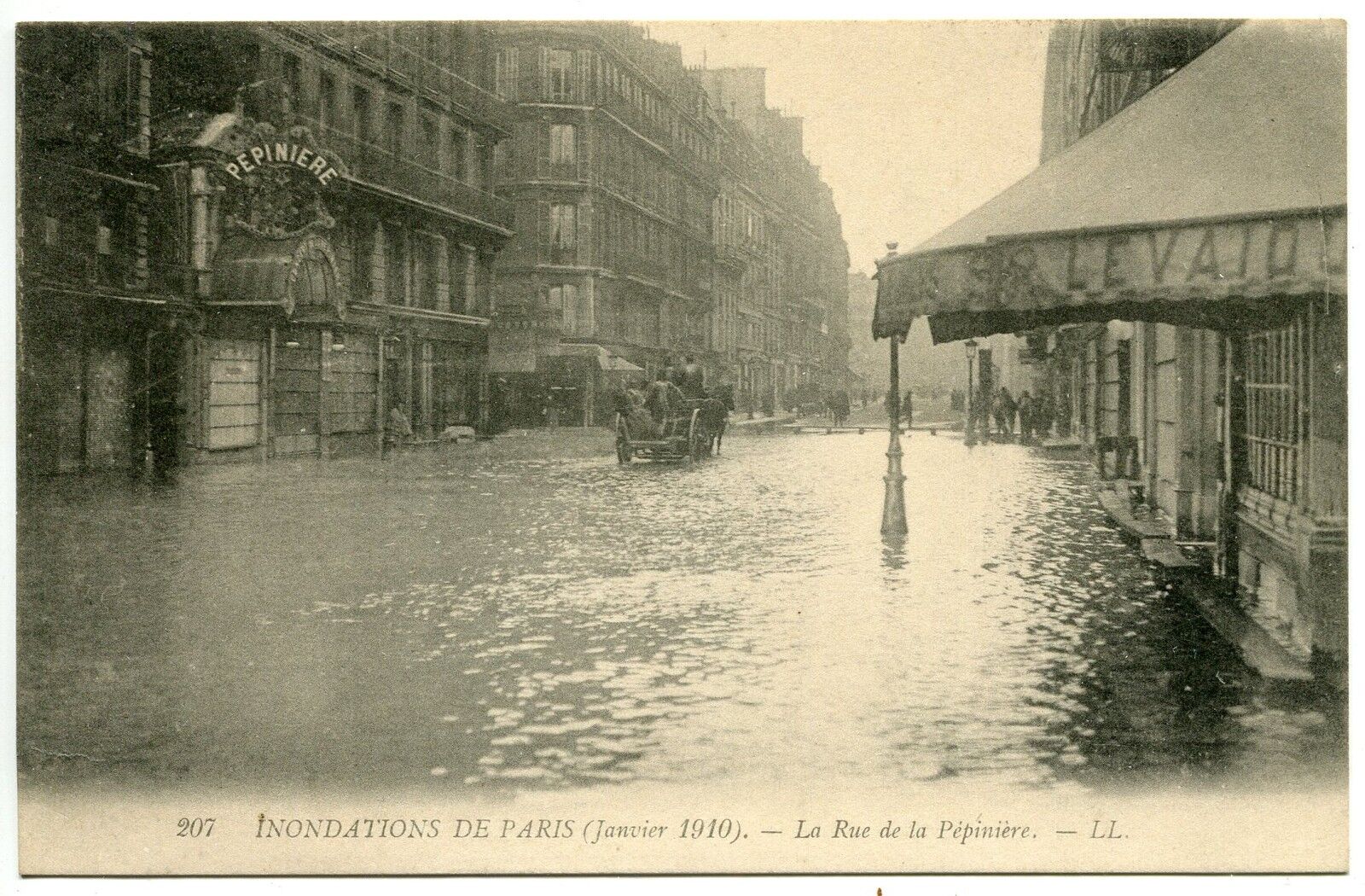 CARTE POSTALE INNONDATIONS DE PARIS JANVIER 1910 LA RUE DE LA PEPINIERE 400736711218