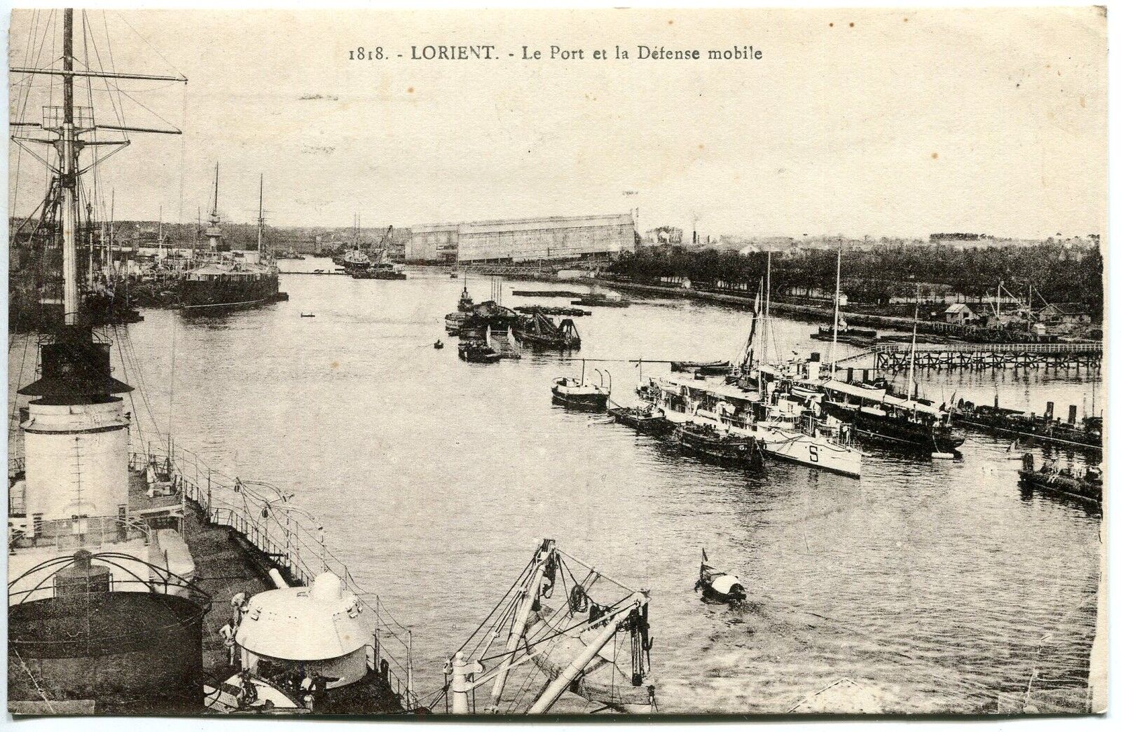 CARTE POSTALE LORIENT LE PORT ET LA DEFENSE MOBILE 121561407998